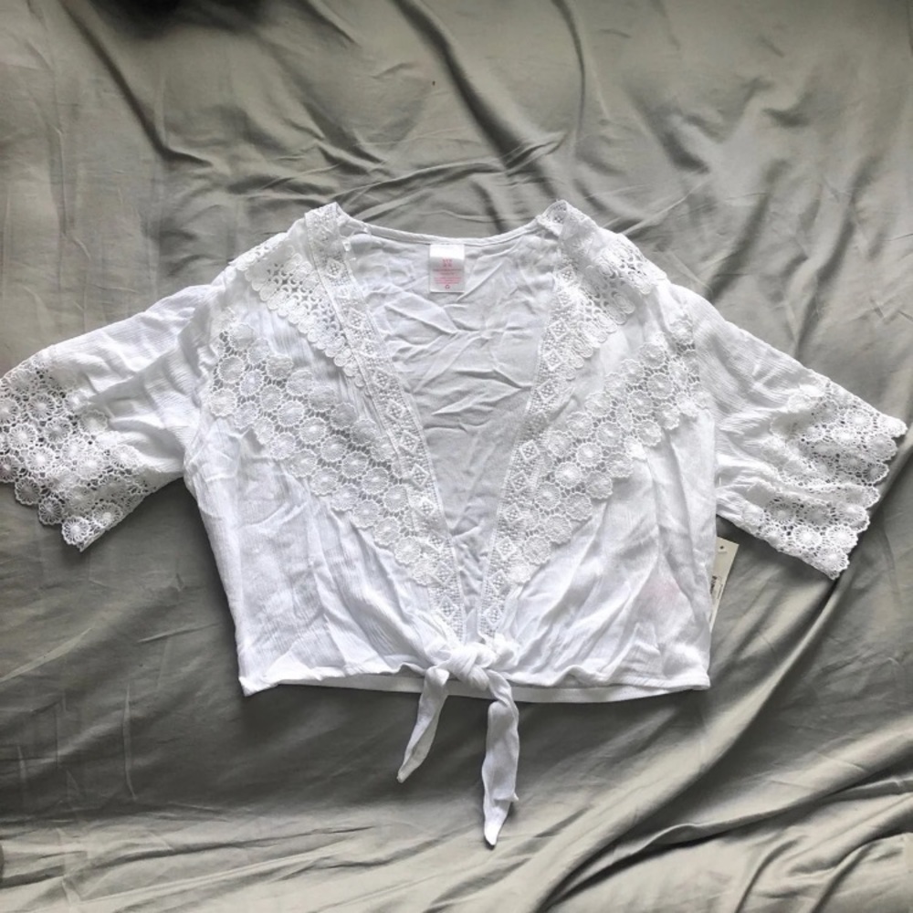 No boundaries layering crop top